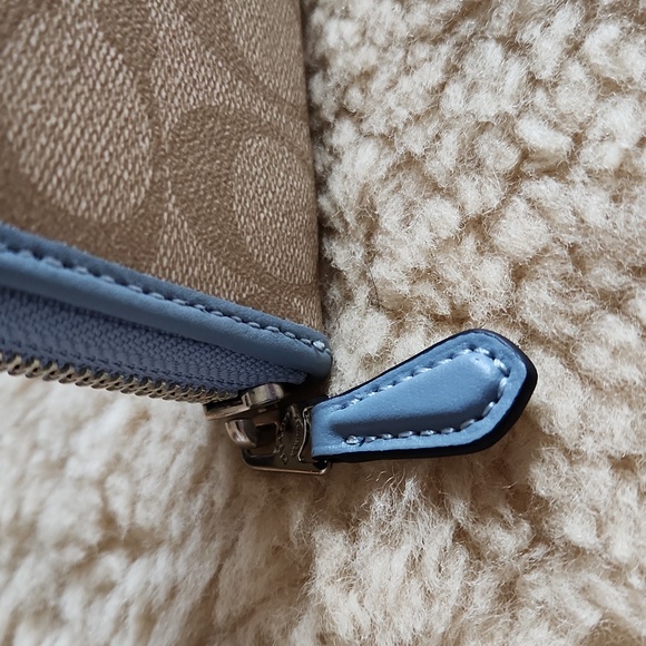NWT Coach Light Khaki & Pool Leather Accordian Zip Long Wallet 💙🎁 - Picture 4 of 16
